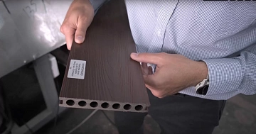 Рассказываем и показываем о самой технологии коэкструзии и о преимуществах такой террасной доски.